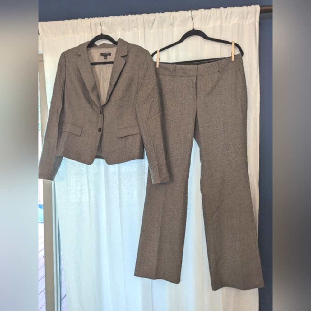 Ann Taylor Pantsuit Sz 8 pants sz 10 jacket